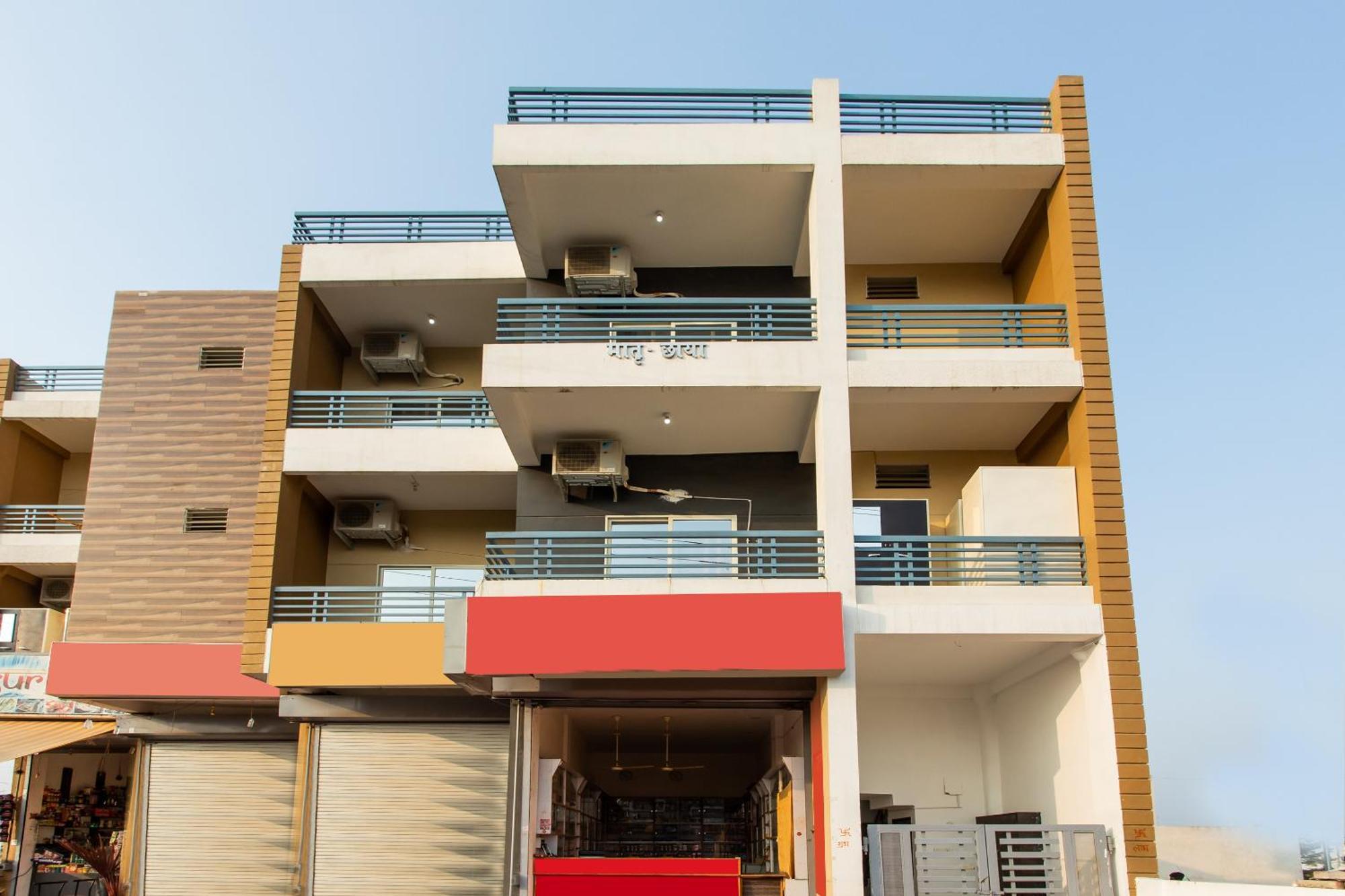 Oyo Royal 3* Indore